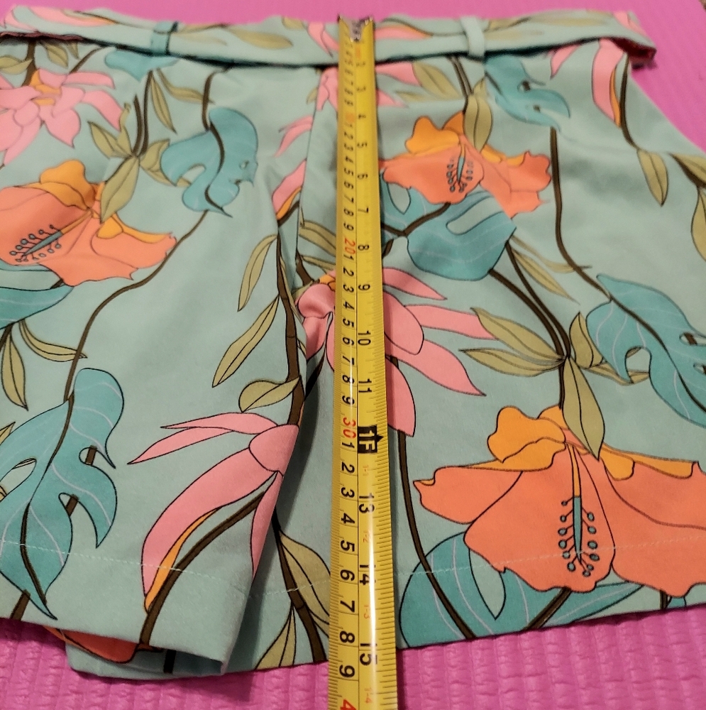 Molly Bracken Floral Halter Top And Shorts Set - Picture 13 of 13